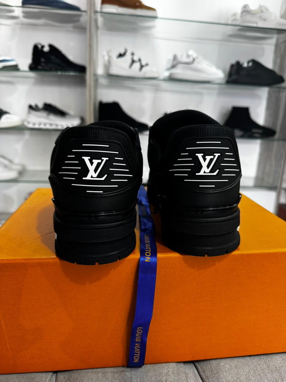 LV Trainer Total Black