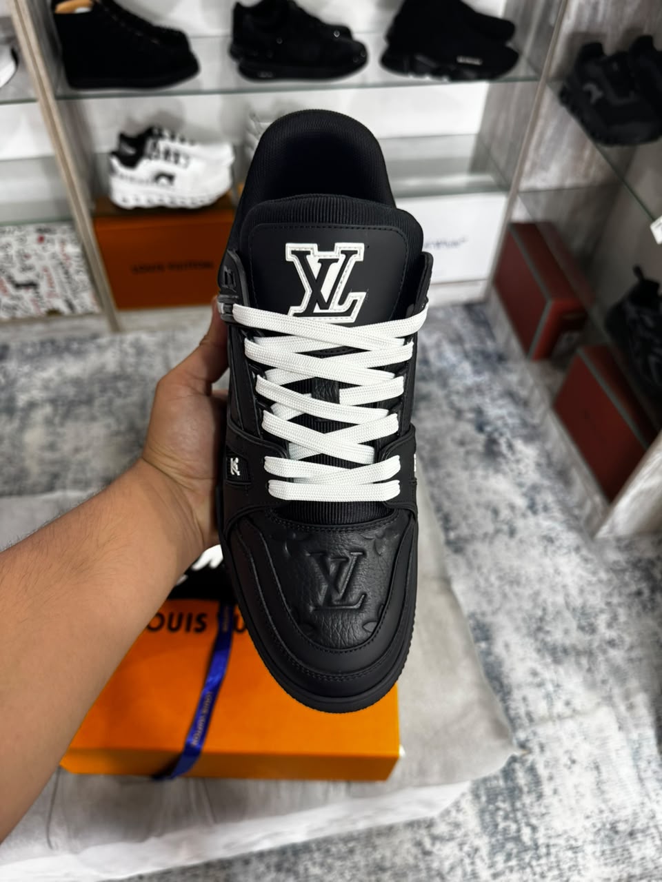 LV Trainer Total Black